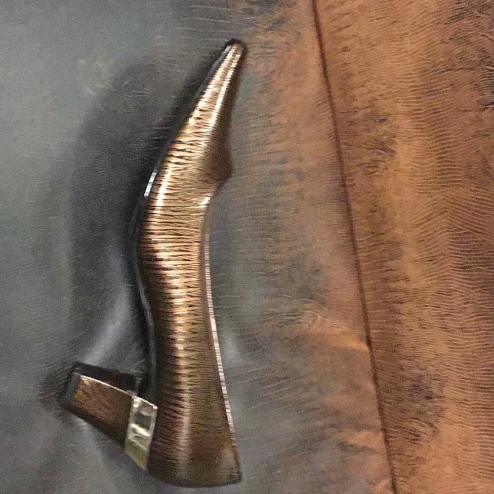 Shoes - Picture 5 of 8
